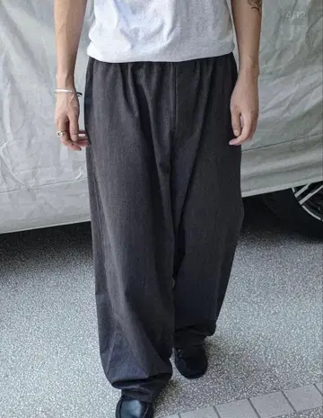 Uncommon Threds 배기 셰프 팬츠 다크 그레이 미사용 새상품