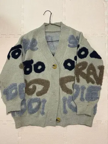 그레이 문자 패턴 가디건