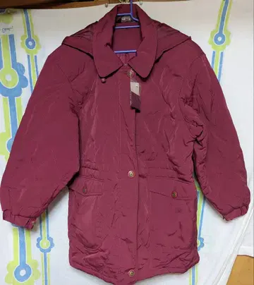 버건디 다운 자켓 후드 부착