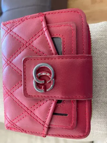 빨간색 퀼팅 지갑