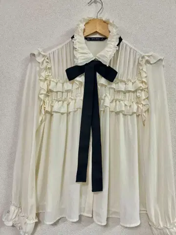 새상품급 ZARA 프릴 블라우스 M 리본 타이