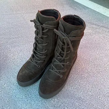 YEEZY SEASON 4 크레이프 부츠 42