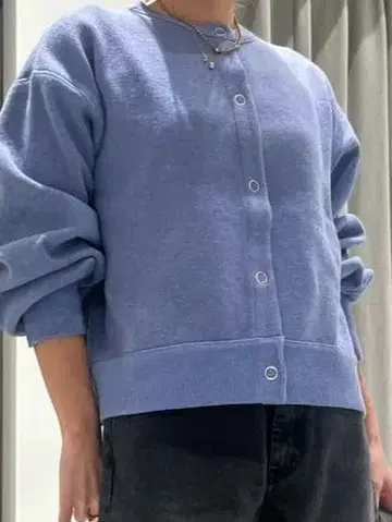 CITEN 버튼 달린 블루 가디건