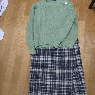 그린 케이블 니트 스웨터 F 사이즈 체크 스커트