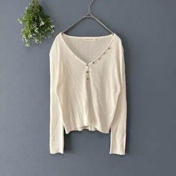 아르 드 엘르 [M] 고급 내추럴 매끄러운 터치 긴팔 V넥 리브 티셔츠