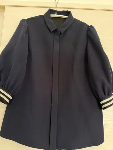 보더스 앳 발코니 블라우스