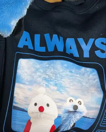 퍼펫 순순 GU 콜라보 맨투맨 블랙