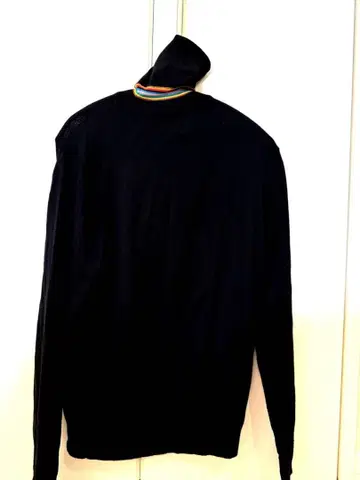 Paul Smith 터틀넥 니트 블랙 목 부분 멀티 컬러 라인