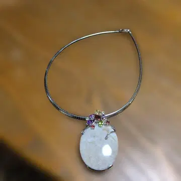 화이트 오벌 펜던트 목걸이