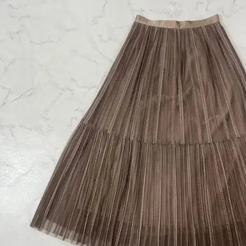 새상품급 JUSGLITTY 절개 이소재 안감 부착 플리츠 롱 스커트 2