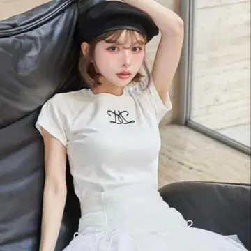 다리치 자수 로고 T셔츠 화이트