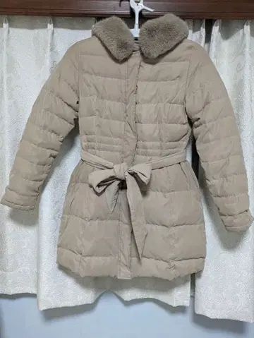 LIP SERVICE 베이지 후드 부착 다운 자켓 보아 충전솜 다운