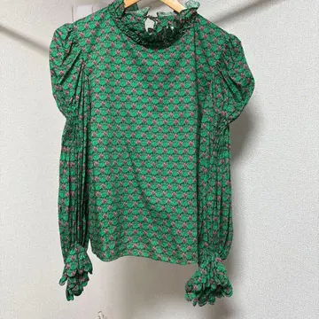 HORRORVACUI 블라우스