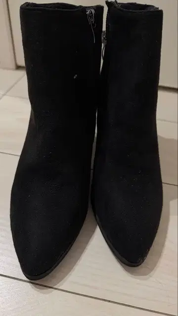 블랙 스웨이드 중간 굽 부츠