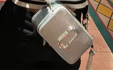 MARC JACOBS 실버 숄더백