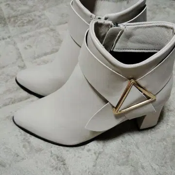 베이지 앵클부츠 중간 힐