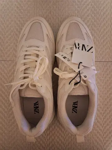 [ 새상품, 미사용 ] ZARA 화이트 스니커즈 사이즈 44