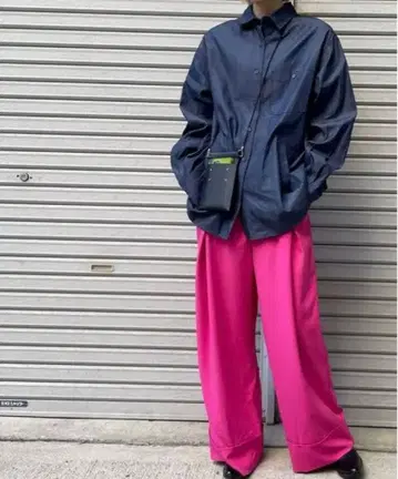 트라노이 백 라인 로고 셔츠