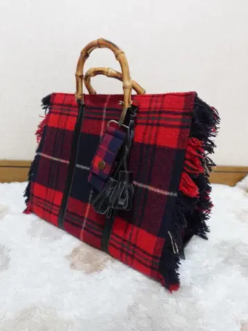 새상품급 story. 타탄 체크 토트백 빨간색 뱀부