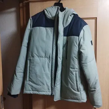 언더아머 후드 부착 자켓 새상품급