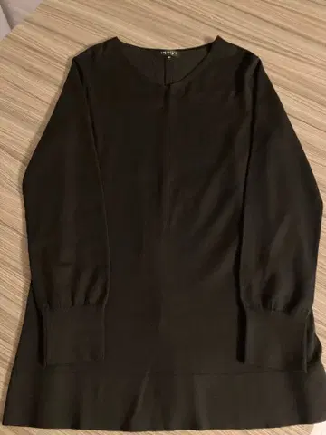 WORLD INDIVI 깔끔한 뒷 슬릿 니트 38