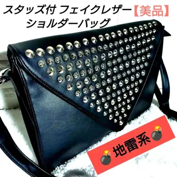 스터드 장식 인조 가죽 숄더백 블랙 지뢰계 A4 사이즈 가능