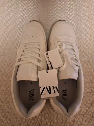 [ 새상품, 미사용 ] ZARA 화이트 스니커즈 사이즈 45