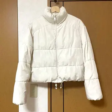 ZARA 화이트 숏 기장 다운 자켓