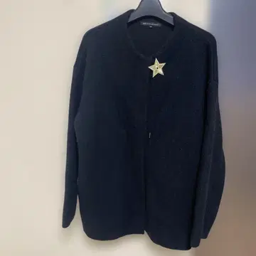23구 블랙 가디건 사이즈 38 별 모양 브로치 포함