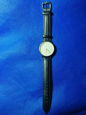 거의 새상품 작동품 HANNAH MARTIN 아날로그 손목시계 블랙