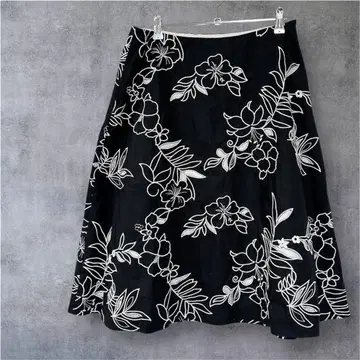 새상품급 하나뿐인 플레어 스커트 꽃무늬 블랙 8 사이즈