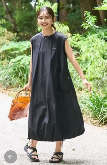 슬리브리스 롱 원피스 (블랙/베이지)