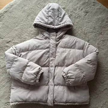 후드 부착 라이트 그레이 다운 자켓