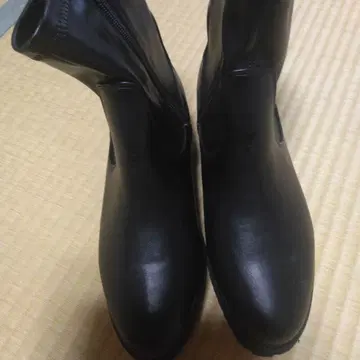 블랙 지퍼 달린 숏부츠 LL