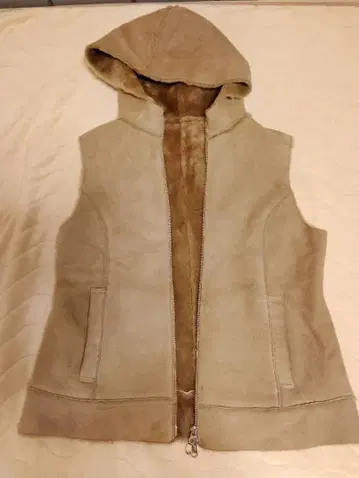 후드 부착 베이지 베스트