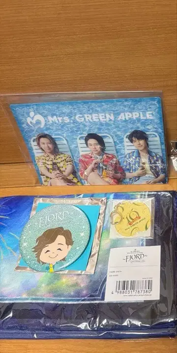 미세스 FJORD 타월과 후지사와 씨 캔뱃지, 아크릴 키링 세트 덤 포함