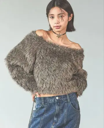 PAGEBOY 페이지 보이 반짝이 오프숄더 니트 상의 브라운