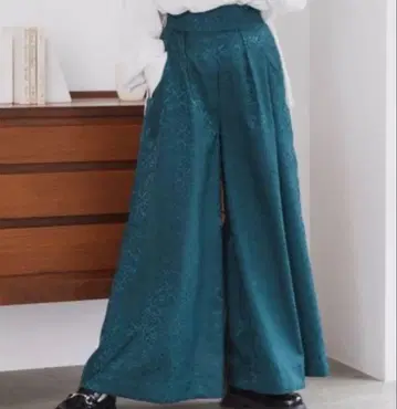 택 있음 [ WOMENS/WEB한정판 ] 와이드 플레어 팬츠 자카드 무늬