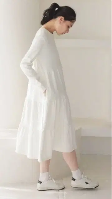 DONOBAN 도노반 속기모 티어드 원피스 아이보리 롱 기장