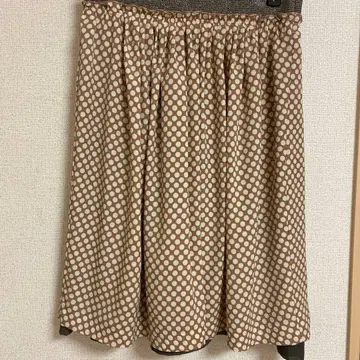 베이지 화이트 도트 플레어 스커트