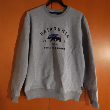 Patagonia Built to Endure 그레이 맨투맨