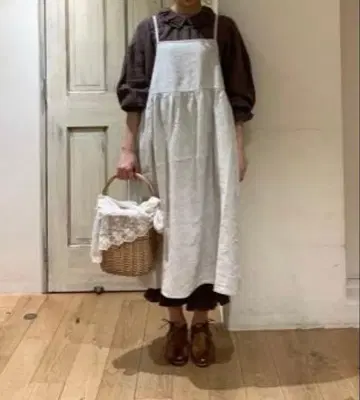 사만사 모스모스 타치카와 한정 에이프런 원피스 베이지