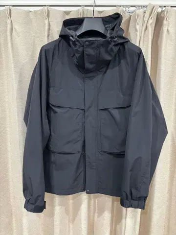 유니클로 윈드프루프 후드티 블랙 M