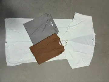 유니클로 화이트 긴팔 가디건