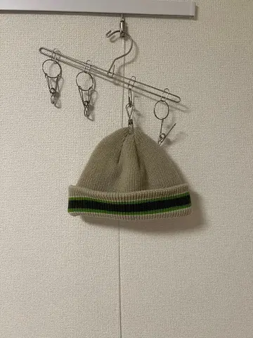 베이지 스트라이프 니트 모자