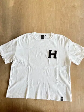 더블 스탠다드 클로징 him H 로고