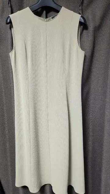 띠어리 Theory 슬리브리스 무릎 기장 원피스 베이지 새상품급