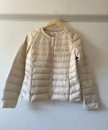 유니클로 울트라 라이트 다운 M 컴팩트 베이지 겨울