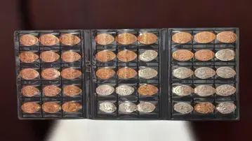 디즈니 SOUVENIR MEDALLION COLLECTION BOOK