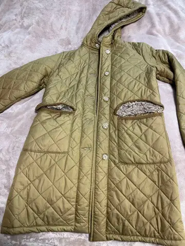 올리브 그린 퀼팅 자켓 후드 부착